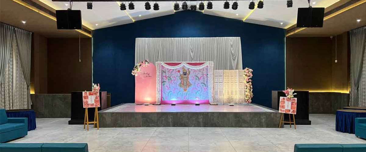 Banquet halls with decoration services in Navsari