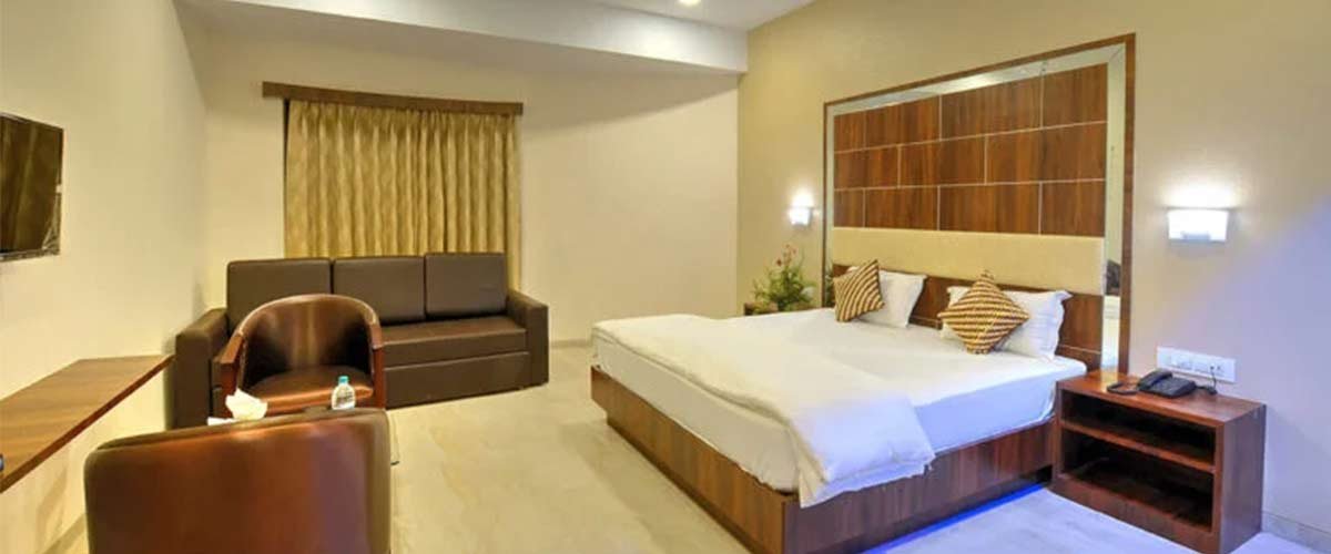 hotels in navsari for couples