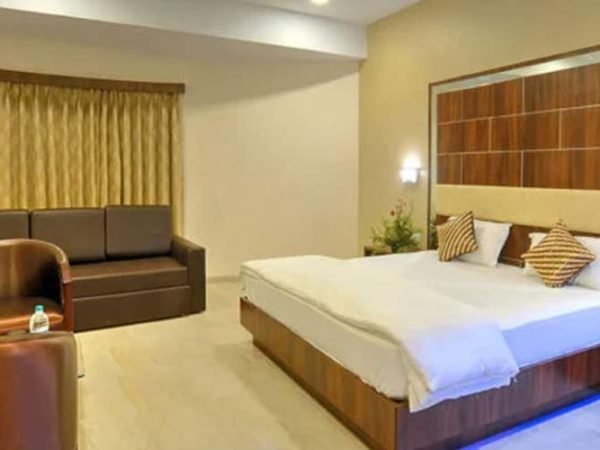 hotels in navsari for couples